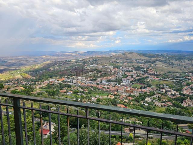 Appartamento in vendita di 128 m² in Via Giovanni Gallina, 11
