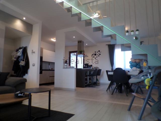 Appartamento in vendita di 128 m² in Via Giovanni Falcone, 14
