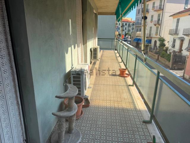 Appartamento in vendita di 128 m² in Via della Cornice