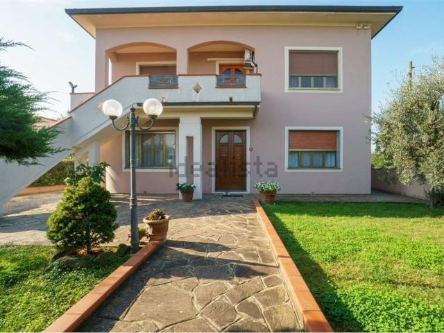 Appartamento in vendita di 128 m² in Via Luacchi