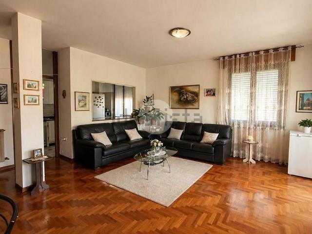Appartamento in vendita di 128 m² in Via Molzelle, 19