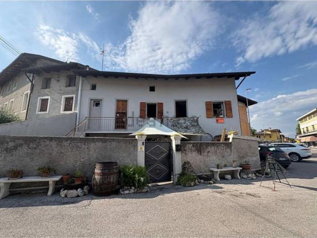 Appartamento in vendita di 128 m² in Via Monte Grappa