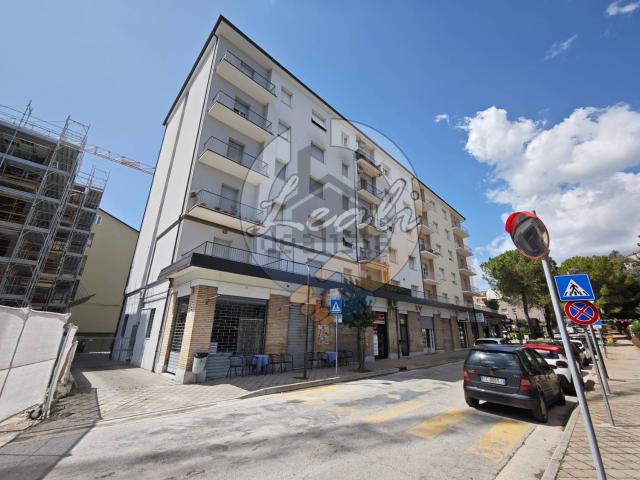Appartamento in vendita di 128 m² in Viale Giovanni Benadduci, 42