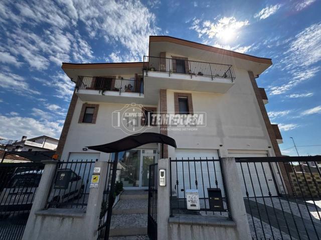 Appartamento in vendita di 129 m² in Via Antonella D&apos Aquino, 55