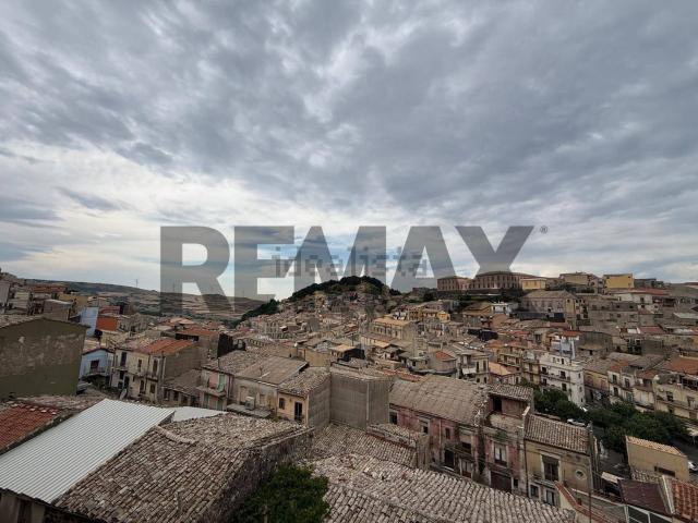 Appartamento in vendita di 129 m² in Via G. Amato, 23