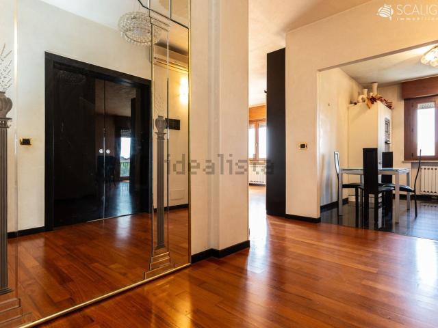 Appartamento in vendita di 129 m² in Via G. L. Bernini, 5