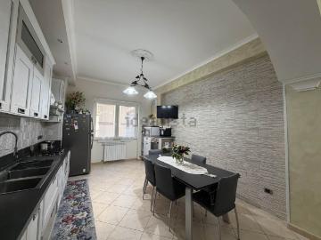 Appartamento in vendita di 129 m² in Via Giacomo Leopardi, 7
