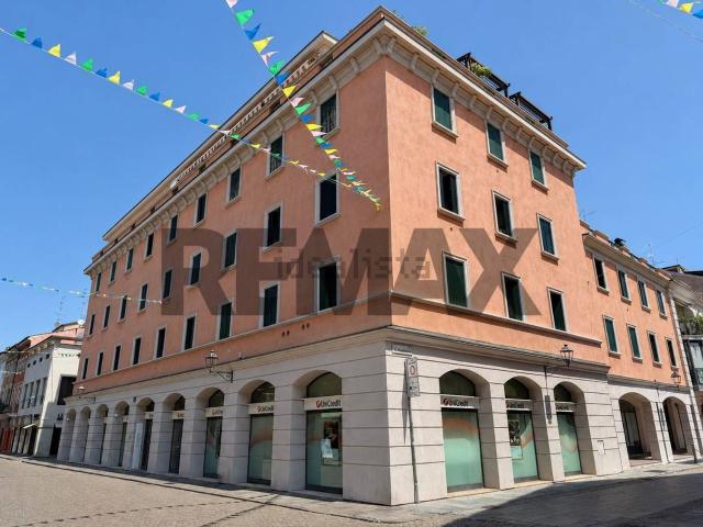 Appartamento in vendita di 129 m² in Via Giovanni Passerini, 1
