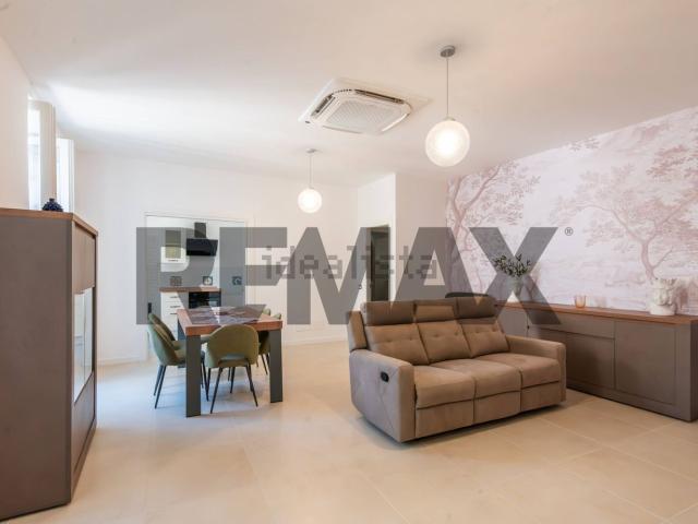 Appartamento in vendita di 129 m² in Via del Teatro, 11