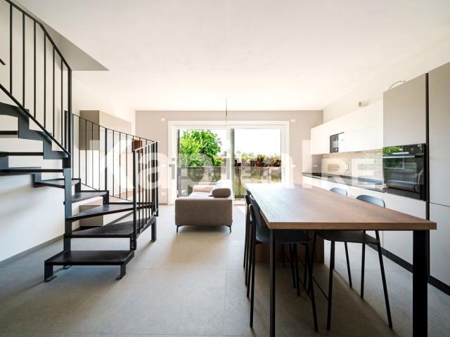 Appartamento in vendita di 129 m² in Via Emilia, 165