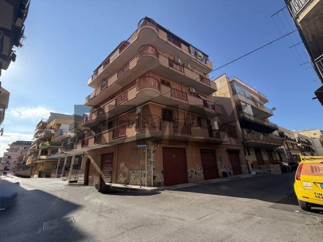 Appartamento in vendita di 129 m² in Via L Sanfelice, 17