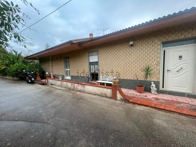 Appartamento in vendita di 129 m² in Via Monsignor Giardina, 4