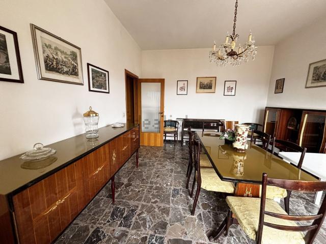 Appartamento in vendita di 129 m² in Via Martiri Ungheresi
