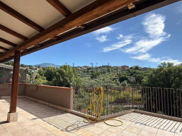 Appartamento in vendita di 129 m² in Via Sant&apos Angelo in Villa, 487