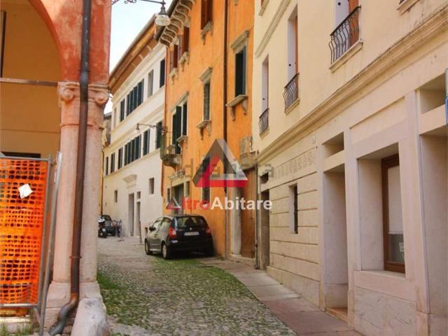 Appartamento in vendita di 129 m² in Via Santa Maria dei Battuti