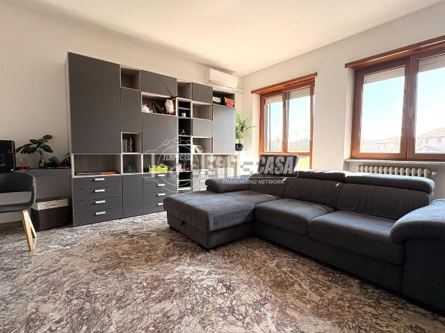 Appartamento in vendita di 129 m² in Via Ponte Chiusella