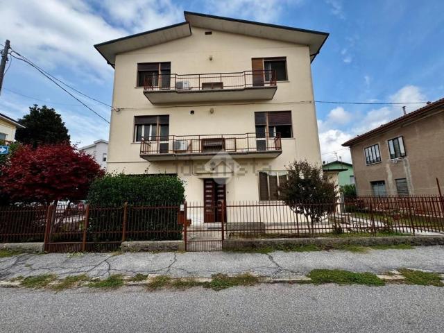 Appartamento in vendita di 129 m² in Viale Amos Bernini, 35