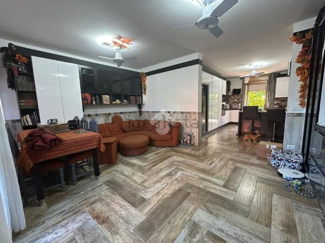 Appartamento in vendita di 130 m² in Via Giardini Sud, 1