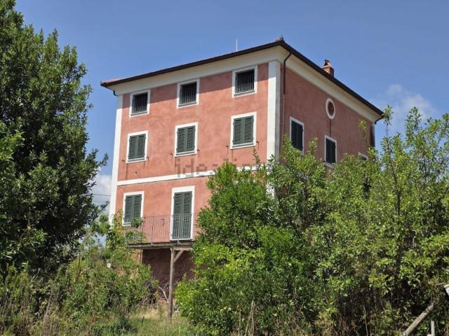 Appartamento in vendita di 130 m² in Via Chiassina