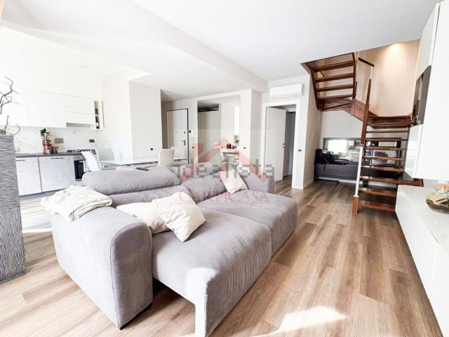 Appartamento in vendita di 130 m² in Via Ciro Menotti, 17