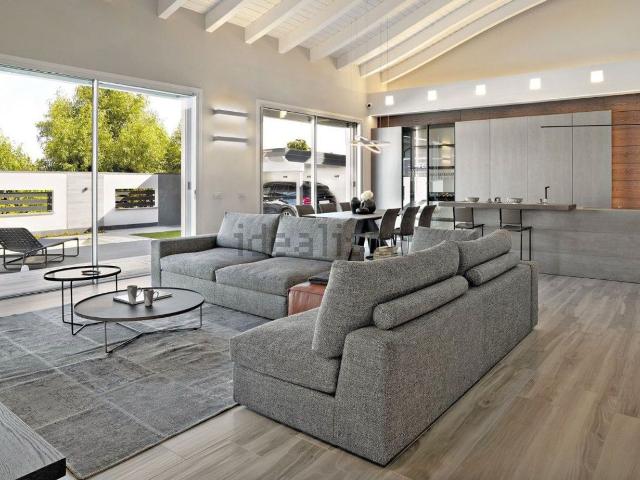Appartamento in vendita di 130 m² in Via Claudia, 140