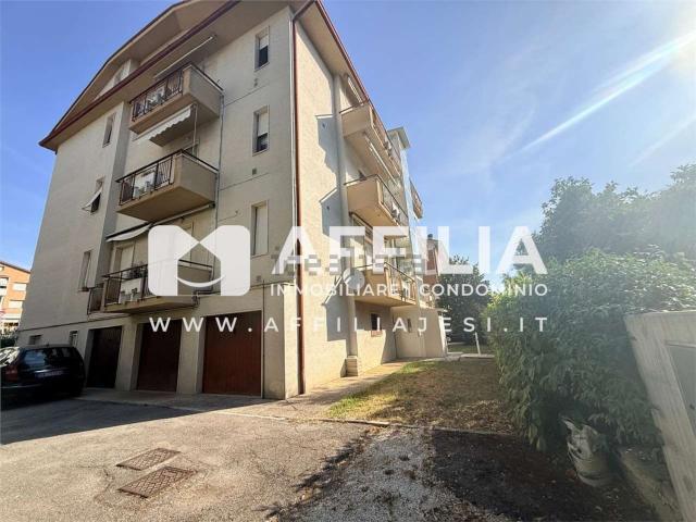 Appartamento in vendita di 130 m² in Via A. Longhi, 4