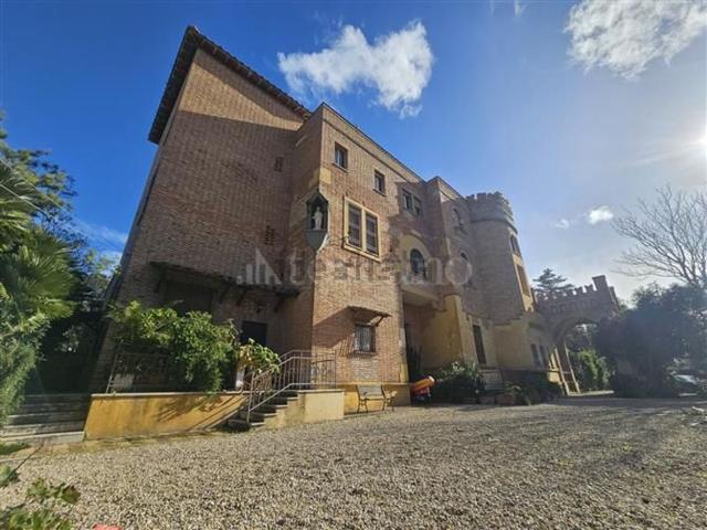 Appartamento in vendita di 130 m² in Via Anteo