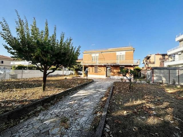 Appartamento in vendita di 130 m² in Via Anagnina, 363