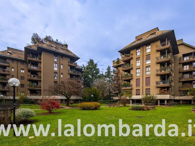 Appartamento in vendita di 130 m² in Via Alcide De Gasperi, 7