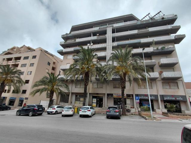 Appartamento in vendita di 130 m² in Via Alessandro Manzoni