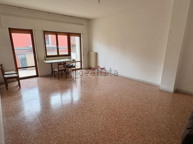 Appartamento in vendita di 130 m² in Via Alessandro Manzoni
