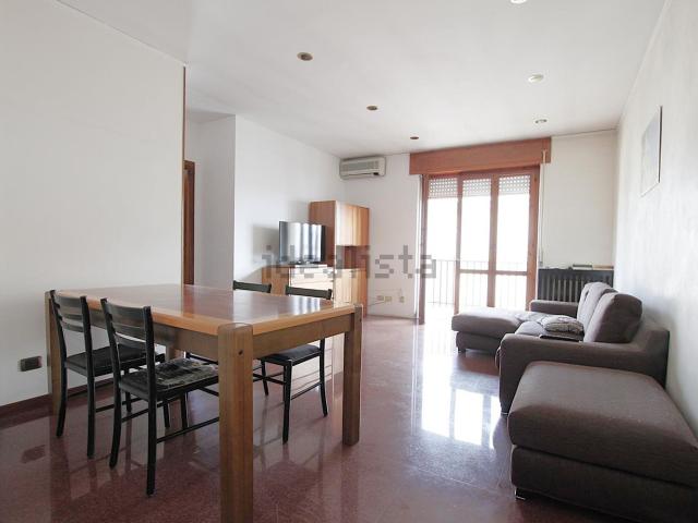 Appartamento in vendita di 130 m² in Via Arnoldo Mondadori