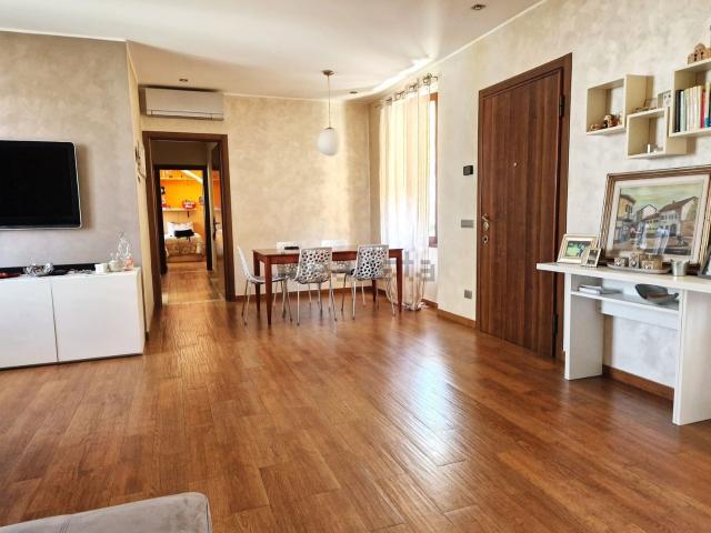 Appartamento in vendita di 130 m² in Via Bollate, 23