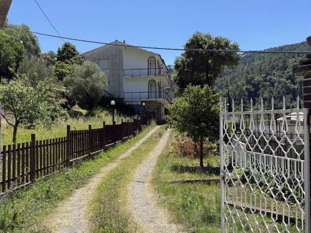 Appartamento in vendita di 130 m² in Via Battaglione Italo Zinara