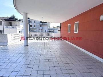Appartamento in vendita di 130 m² in Via G. E. di Velo, 30