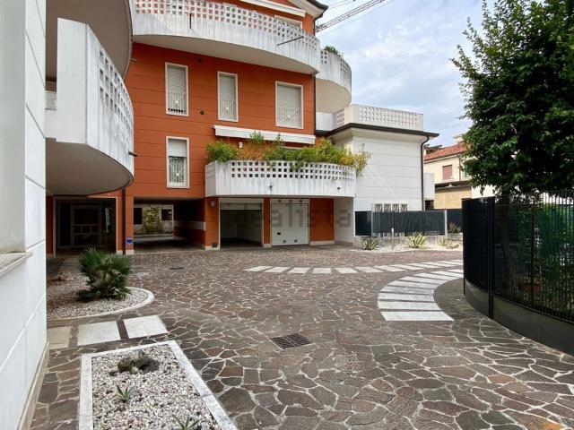 Appartamento in vendita di 130 m² in Via G. E. di Velo, 54