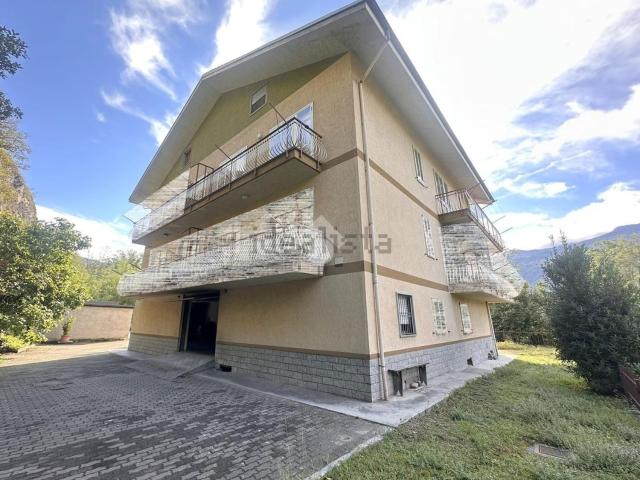 Appartamento in vendita di 130 m² in Via G. Ivol, 2