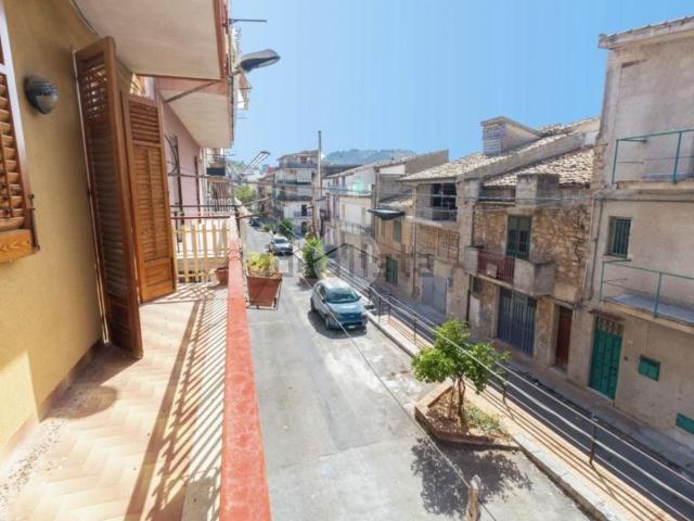 Appartamento in vendita di 130 m² in Via G. Matteotti, 122