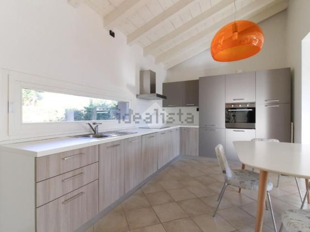 Appartamento in vendita di 130 m² in Via Gardesana