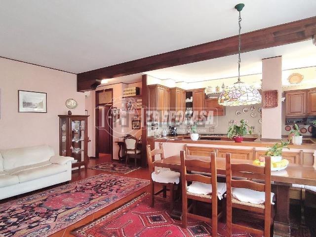 Appartamento in vendita di 130 m² in Via Genova, 1