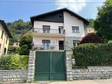 Appartamento in vendita di 130 m² in Via Giustizia e Libertà