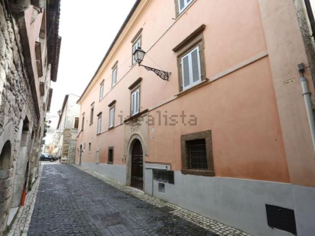 Appartamento in vendita di 130 m² in Via Giovanbattista Simoncelli, 2