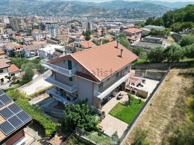 Appartamento in vendita di 130 m² in Via Giovanni Amendola, 61