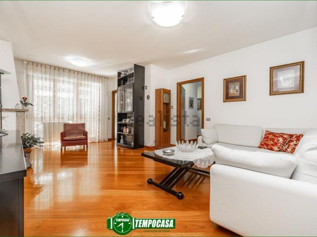 Appartamento in vendita di 130 m² in Via Dottor Emilio Zincone, 22
