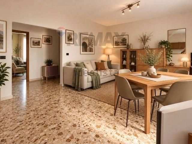 Appartamento in vendita di 130 m² in Via Don Luigi Sturzo, 13