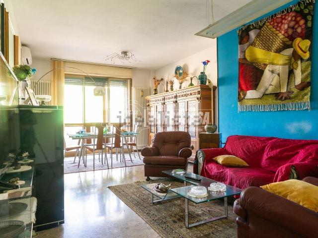 Appartamento in vendita di 130 m² in Via degli Oleandri