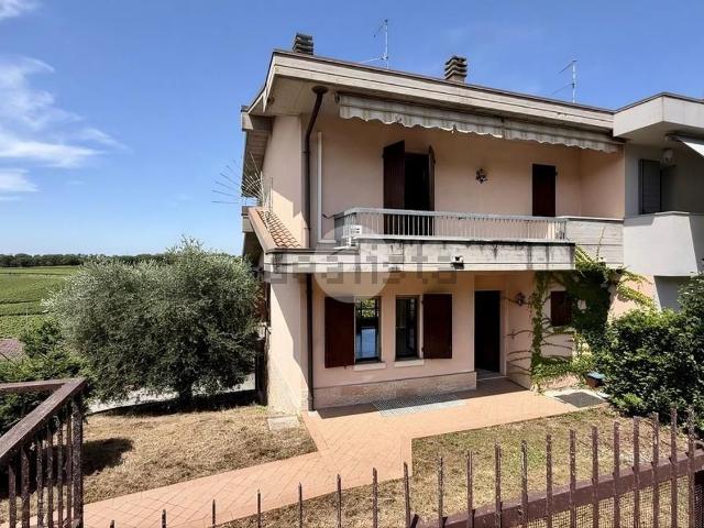 Appartamento in vendita di 130 m² in Via degli Olivi, 143