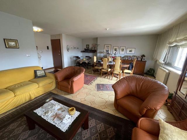 Appartamento in vendita di 130 m² in Via dei Lilla