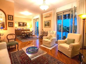Appartamento in vendita di 130 m² in Via del Bosco