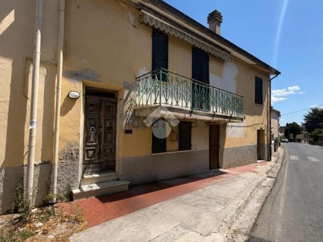 Appartamento in vendita di 130 m² in Via del Commercio Sud, 84